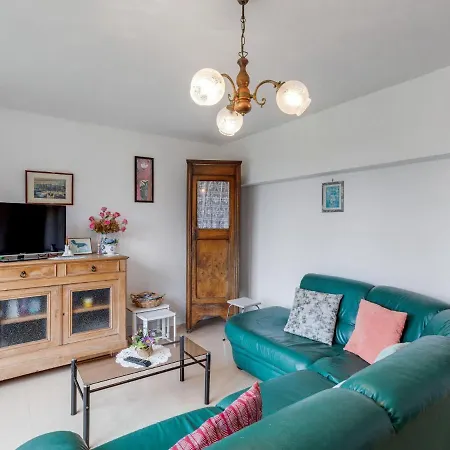 Pretty Holiday Home With Garden In Priziac *